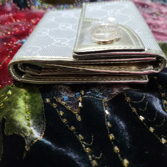 EUC Gucci Wallet - Picture 4 of 15